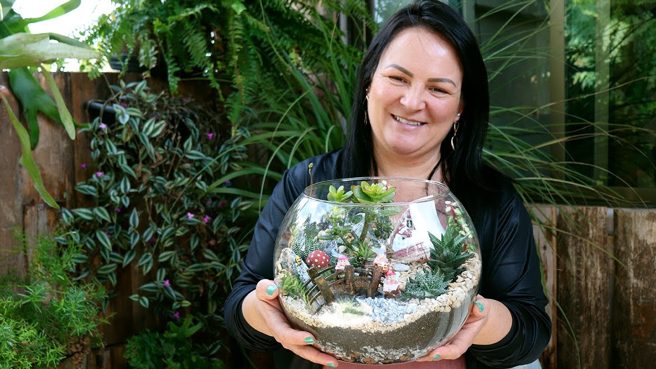 LINDO MINI JARDIM COM SUCULENTAS