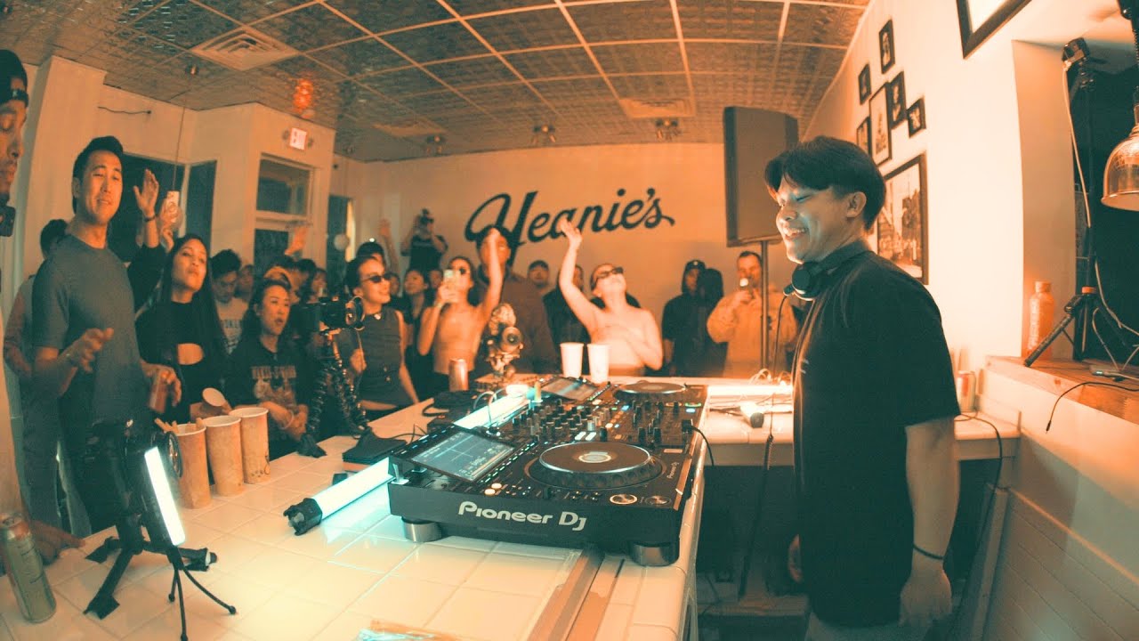 After-Hours DJ Set at Burger Joint | Giving Groove (Session No. 14) | House, UKG, Dance