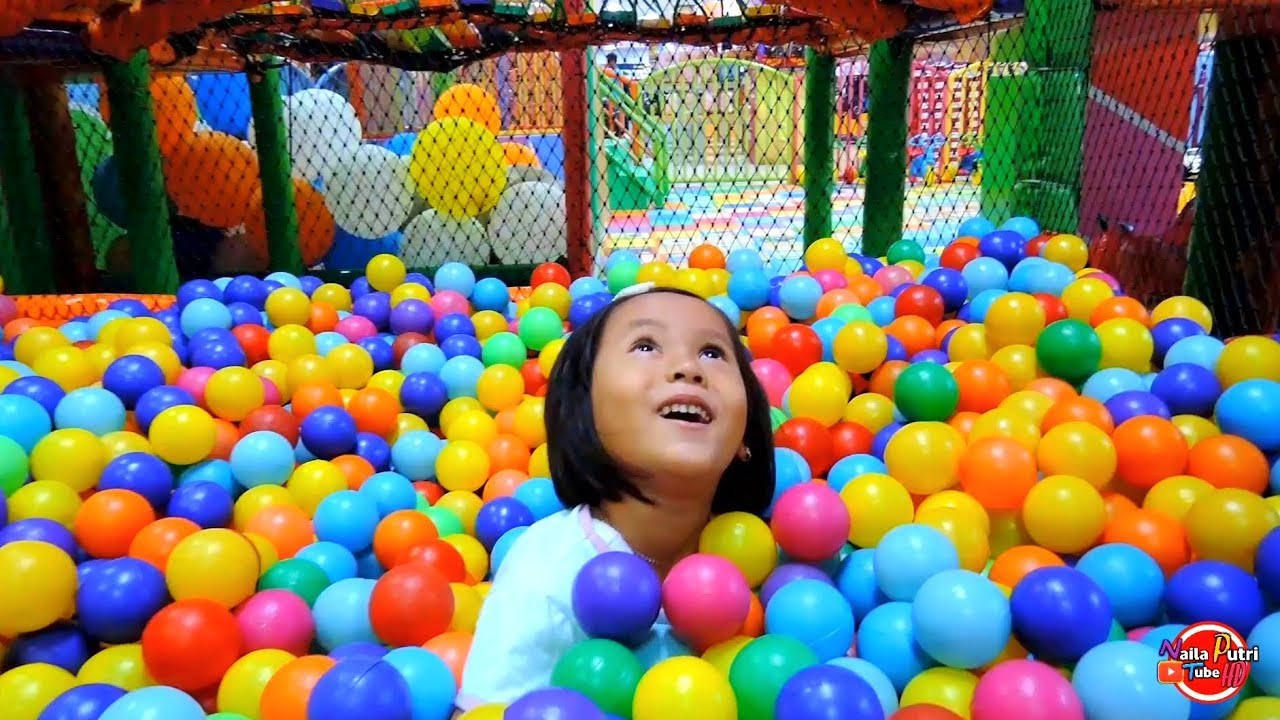 Serunya bermain sambil mengenal warna dan Videoin mamah susun bola warna-warni LUCU Deh