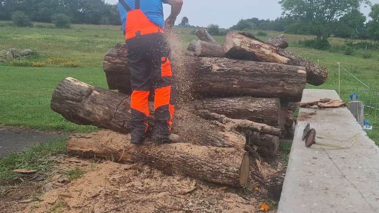 Avez-vous remarqué je me suis acheté une cotte anti-coupure ? 😁