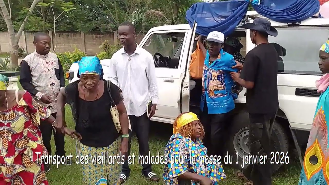 #Diocèse de Kisantu#Cortège Ste Trinité prendre à domicile les vieillards et malades pou la messe