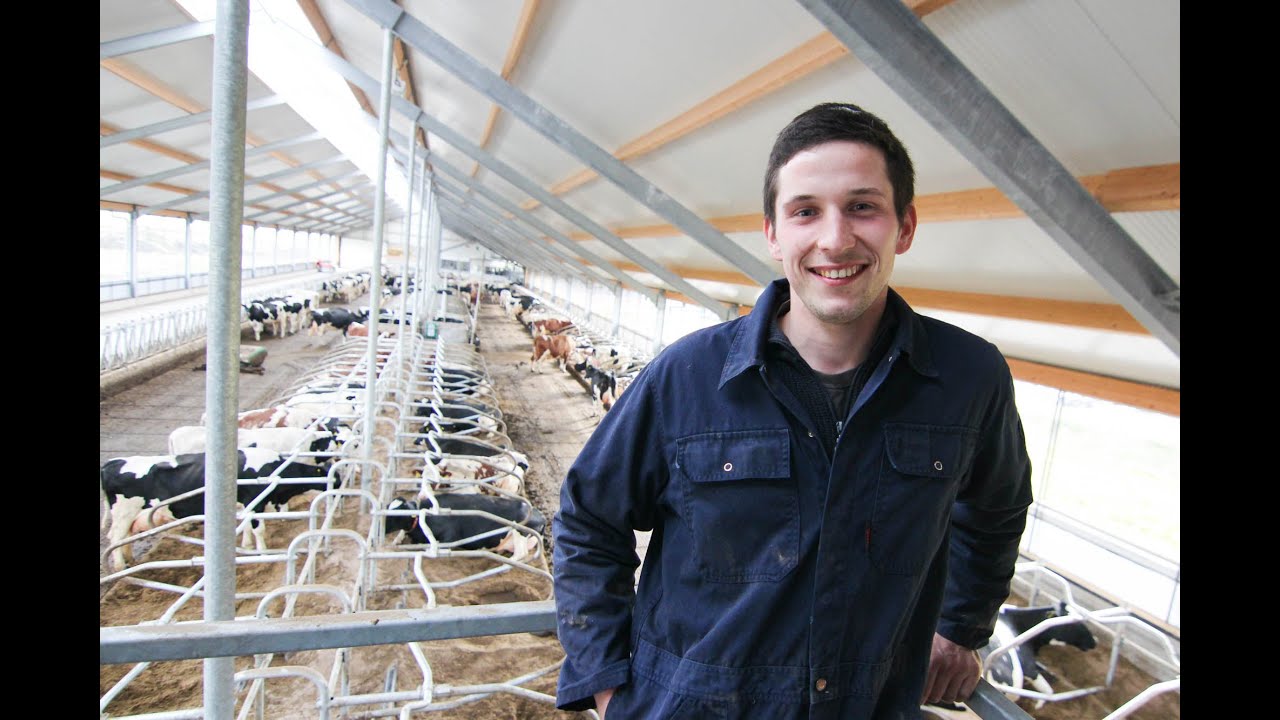 Farmer replaces milking robots with new rotary parlour!