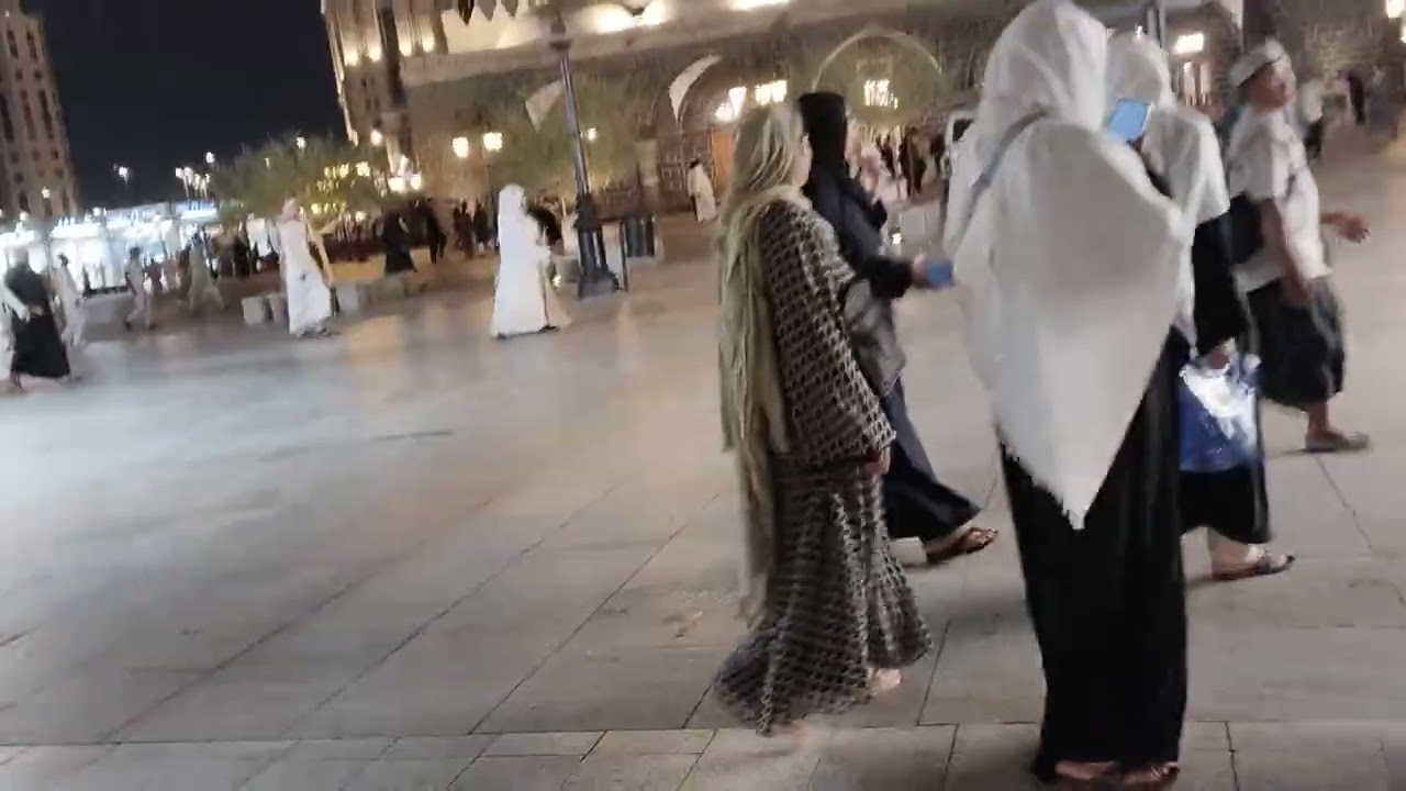 Taman sekitar Masjid Ghomamah Madinah