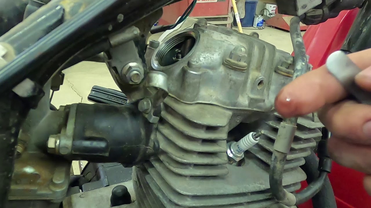 Регулировка клапана Honda Big Red 1984 ATC 200ES