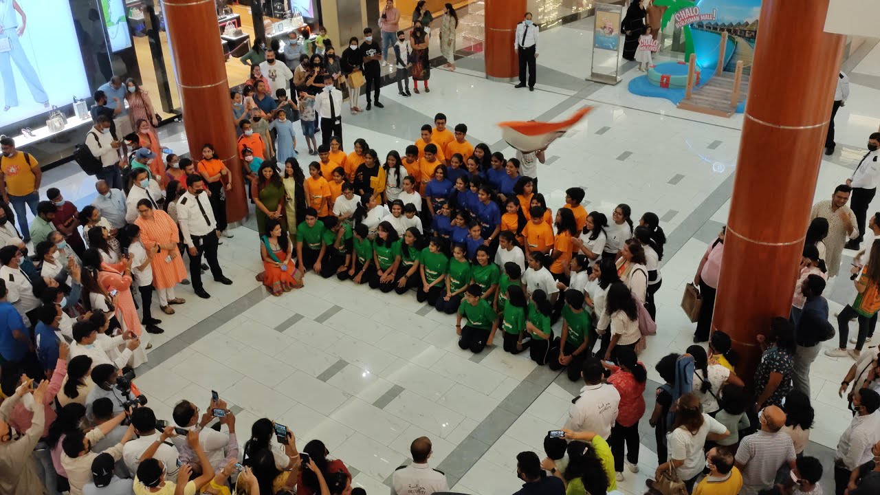 Flash mob celebrating 76th Indian Independence Day takes Dubai shoppers by surprise #Burjuman