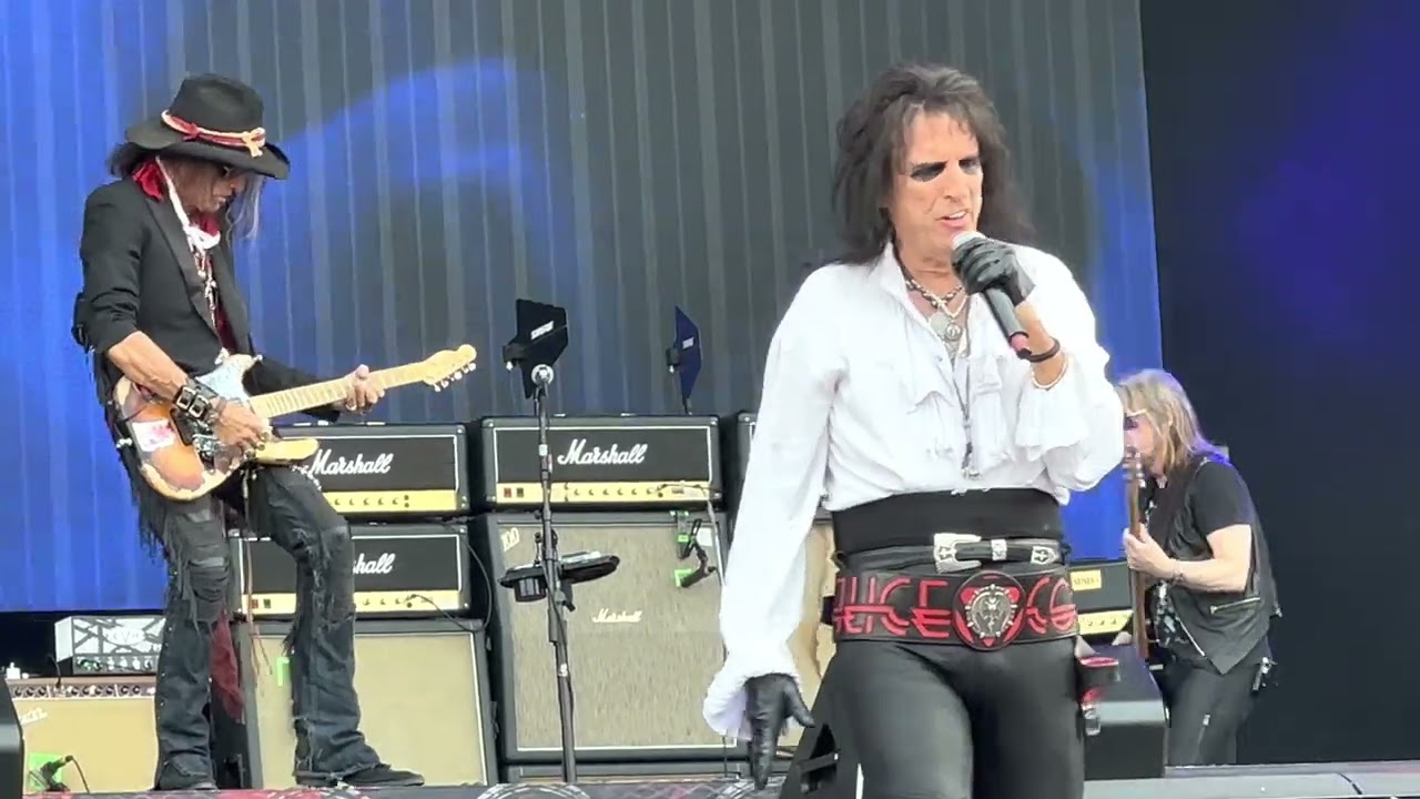 Hollywood Vampires - Five to One/Break On Through (to the Other Side) [[Live at Pinkpop 17-06-2023]]