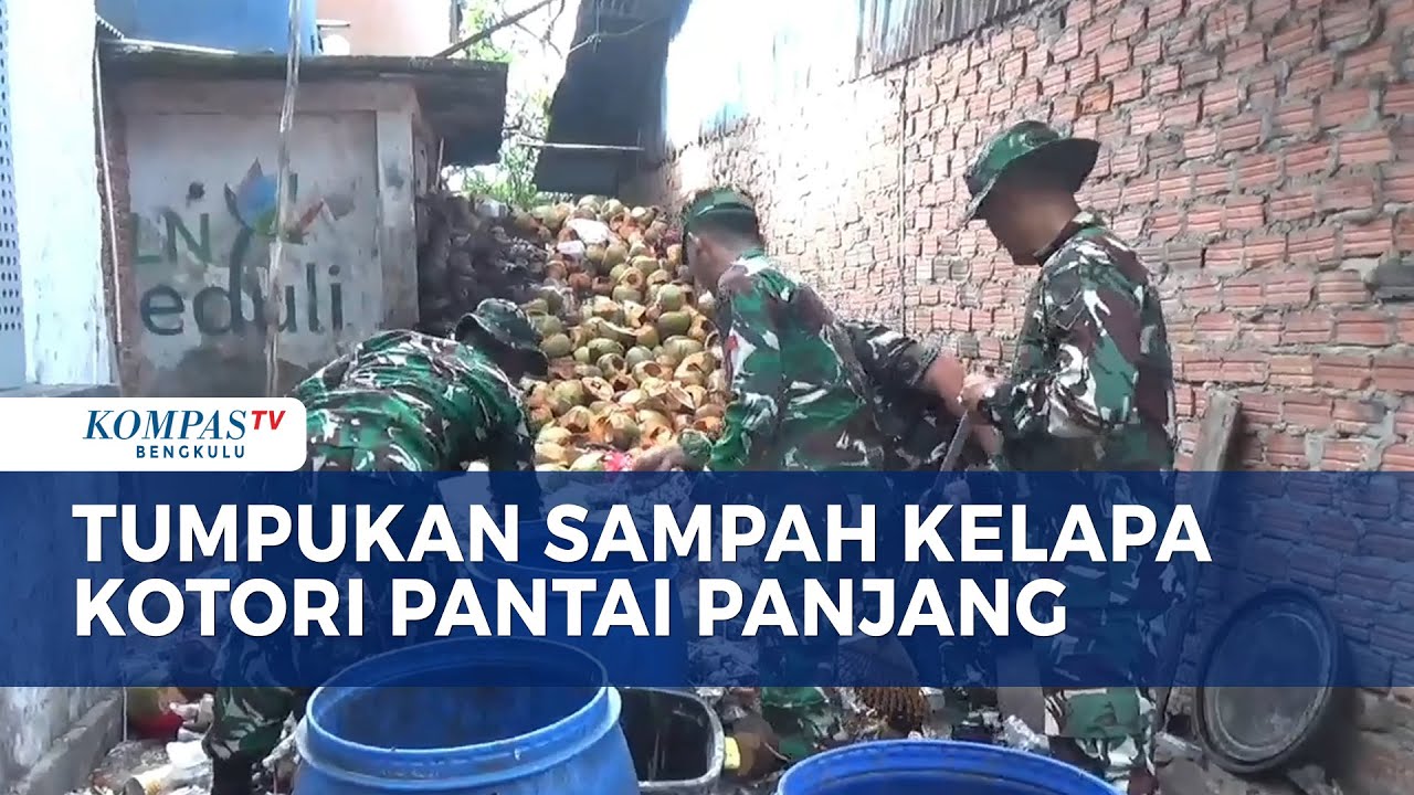 Tumpukan Sampah Kelapa Kotori Pantai Panjang