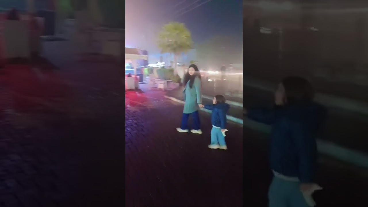 Ida apny mama baba k sath enjoy kr Rahi 🤩🤩🤩🤩🤩🎆🎆🎆🎆🎆 good bye 2025 ☺️at v Mall sialkot 
