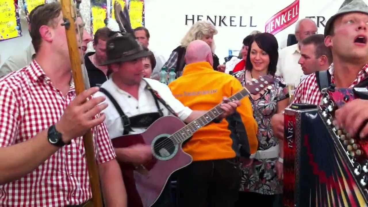 Mugl Duo mit Gottfried Würcher beim Nockalm Fest 2010.mov