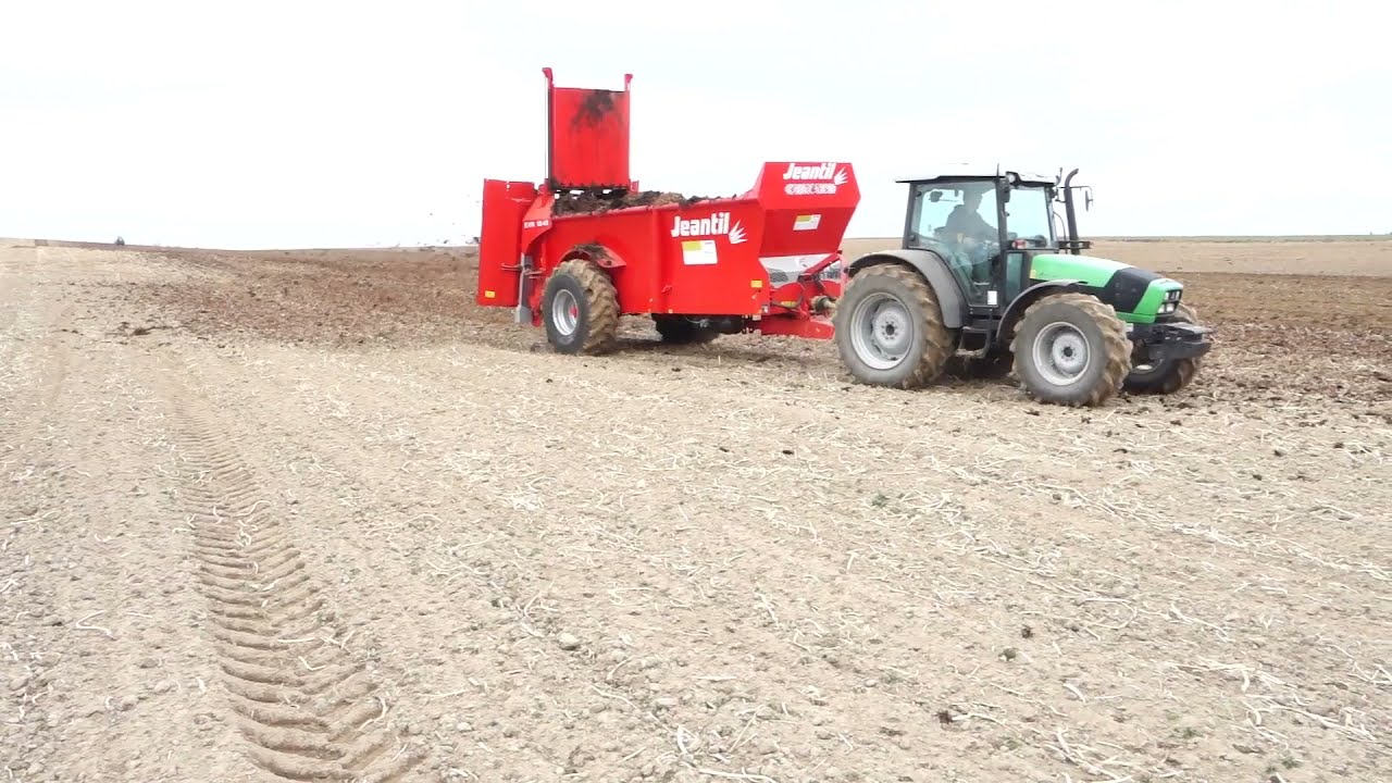 Deutz Fahr Agrofarm 420 Jeantil EVR Wywóz obornika 2021 Wiosenna uprawa