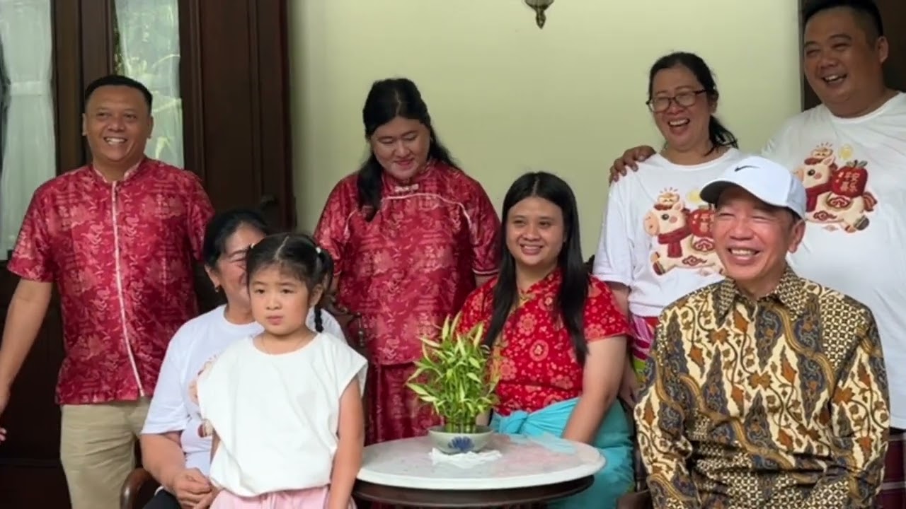 Bertepatan dengan hari libur panjang masyarakat silaturahmi ke Rumah Pak Jokowi untuk Berfoto