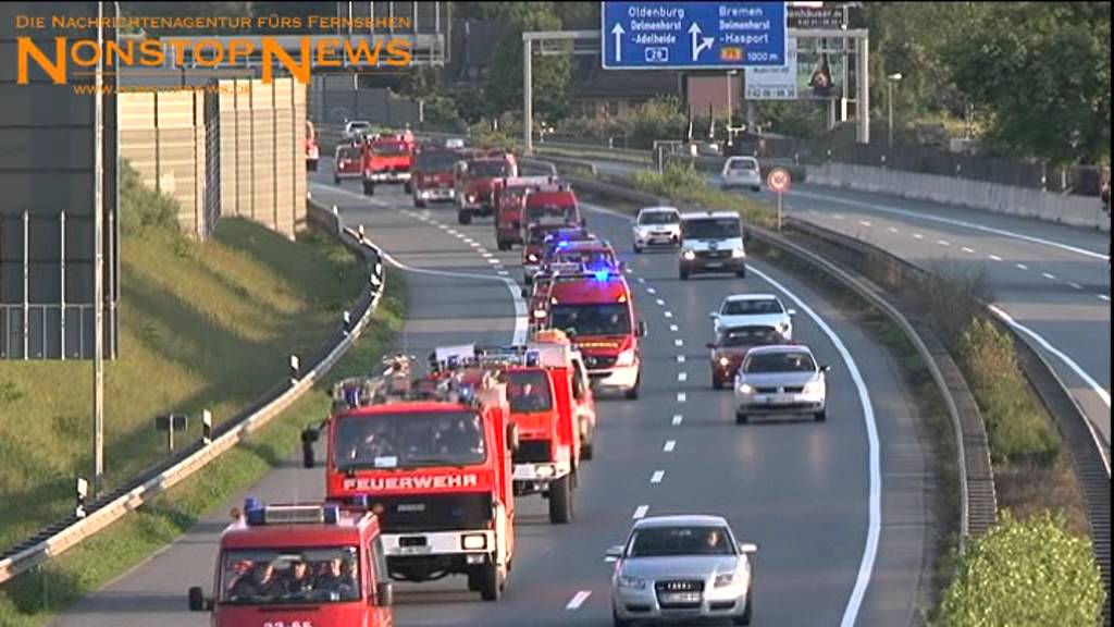 Kreisfeuerwehrbereitschaft des Landkreises Oldenburg auf dem Weg zum Hochwassereinsatz an der Elbe