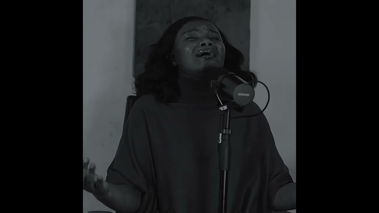 Holy holy holy are you lord worship (Grace Mac }