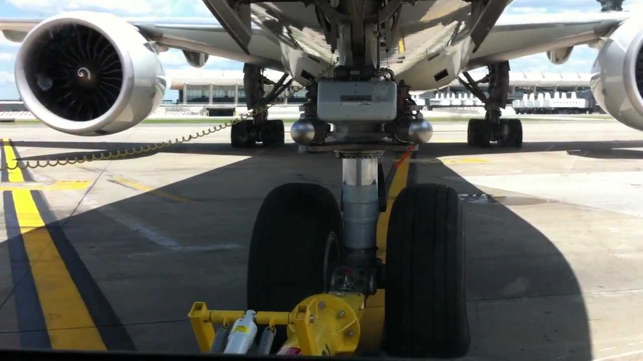 Boeing 777-300ER Pushback [HD]