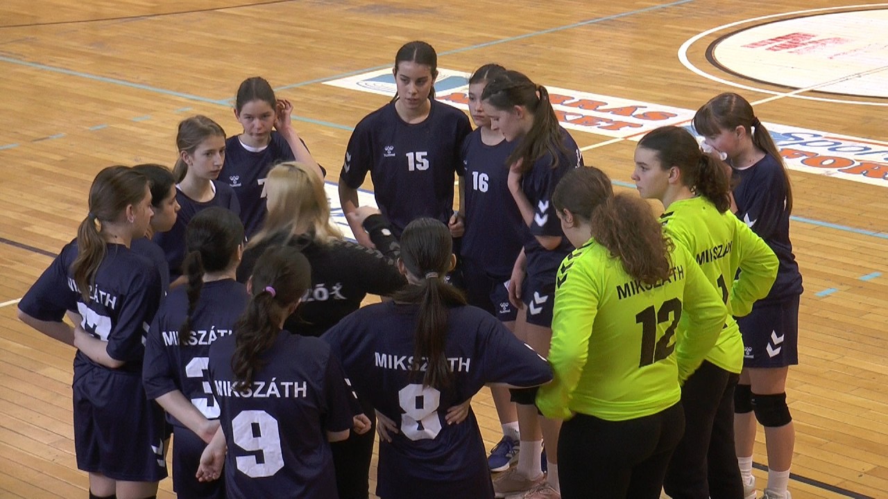 Megkezdődtek a küzdelmek. Kézilabda diákolimpia a sportcsarnokban! - Tavi TV