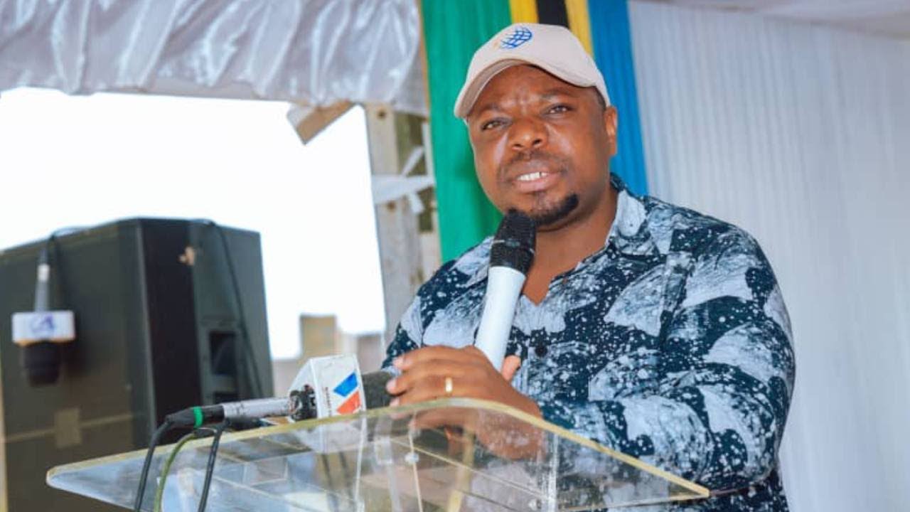 RC CHALAMILA AWATOA HOFU WAKAZI WA SARANGA DSM JUU YA UPANUZI WA BARABARA