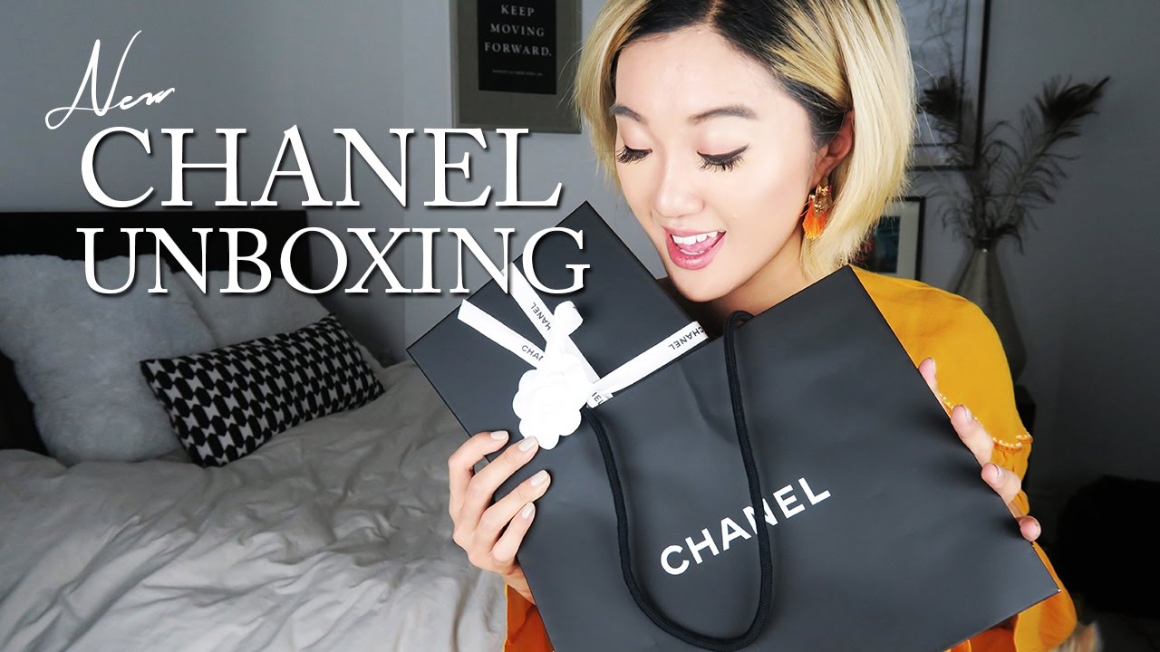NEW CHANEL UNBOXING: WOC & What Fits Inside