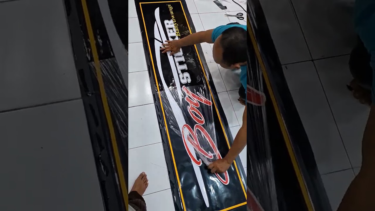 Boy Sticker Banyuwangi. Wraping motor mobil.