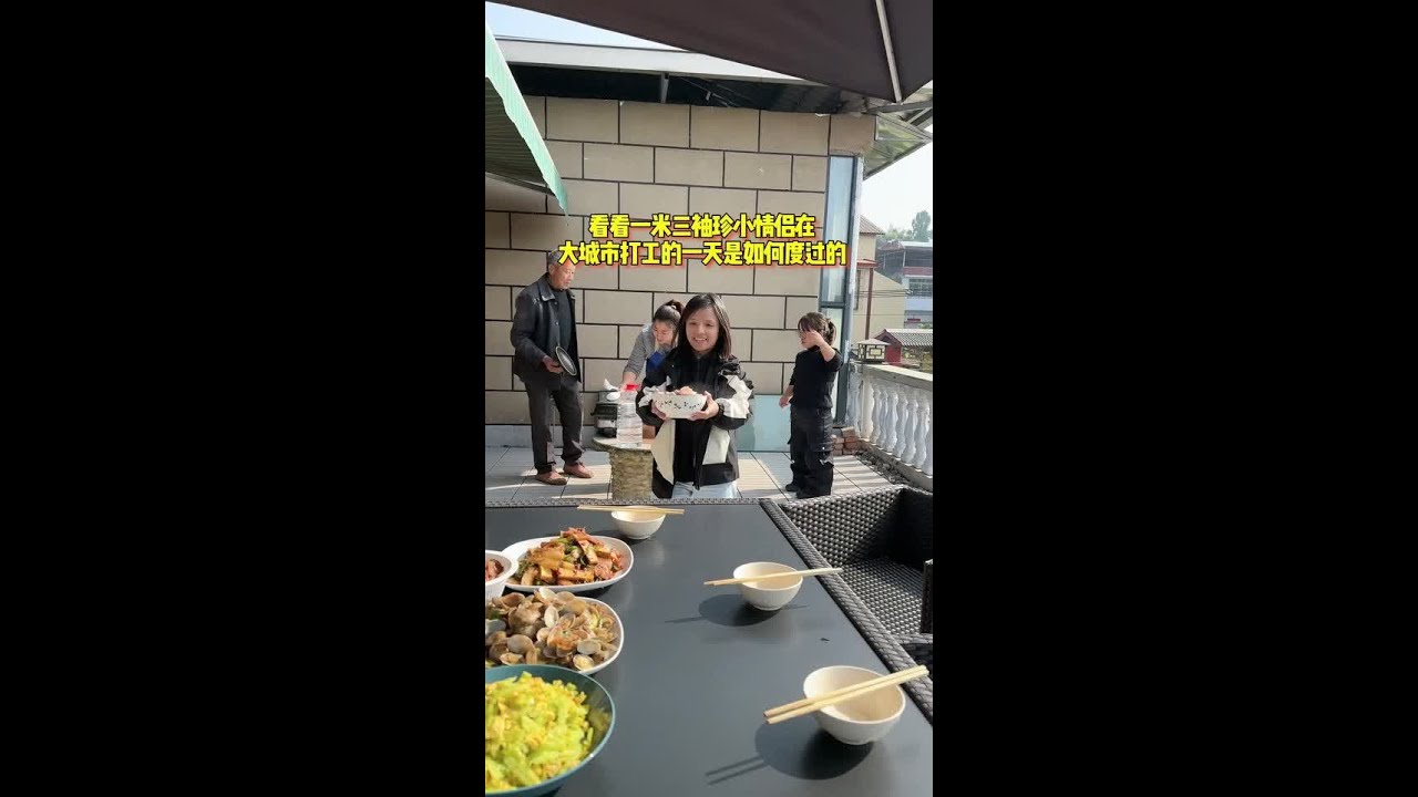 #袖珍人 #vlog日常  #情侣日常  今天视频有点长哦😯，今天刚好老板回老家种菜园里的树，我们跟她回老家看看以前小江喂的狗子。