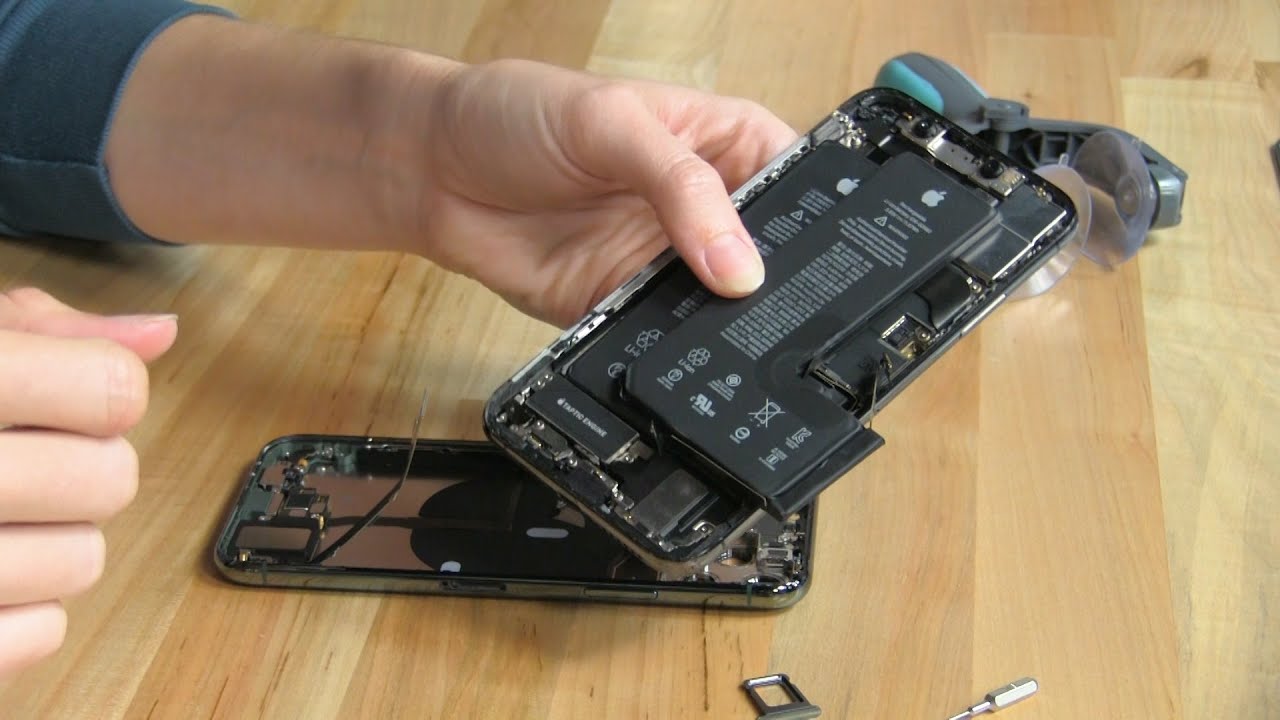 iPhone 11 Pro Teardown Live