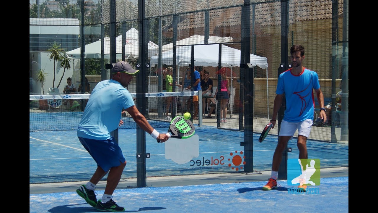 Vamos Pádel. Sergio Contreras y Momo González contra Jaime Muñoz y Caye Rocafort