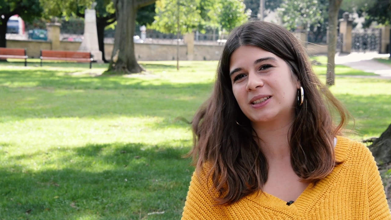 FIGURE LOCALE DE PROVENCE: Soline, étudiante à Aix