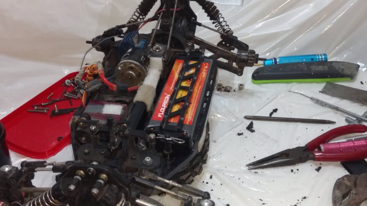 How to fit a LiPo into a Tamiya DF02 with hand tools.