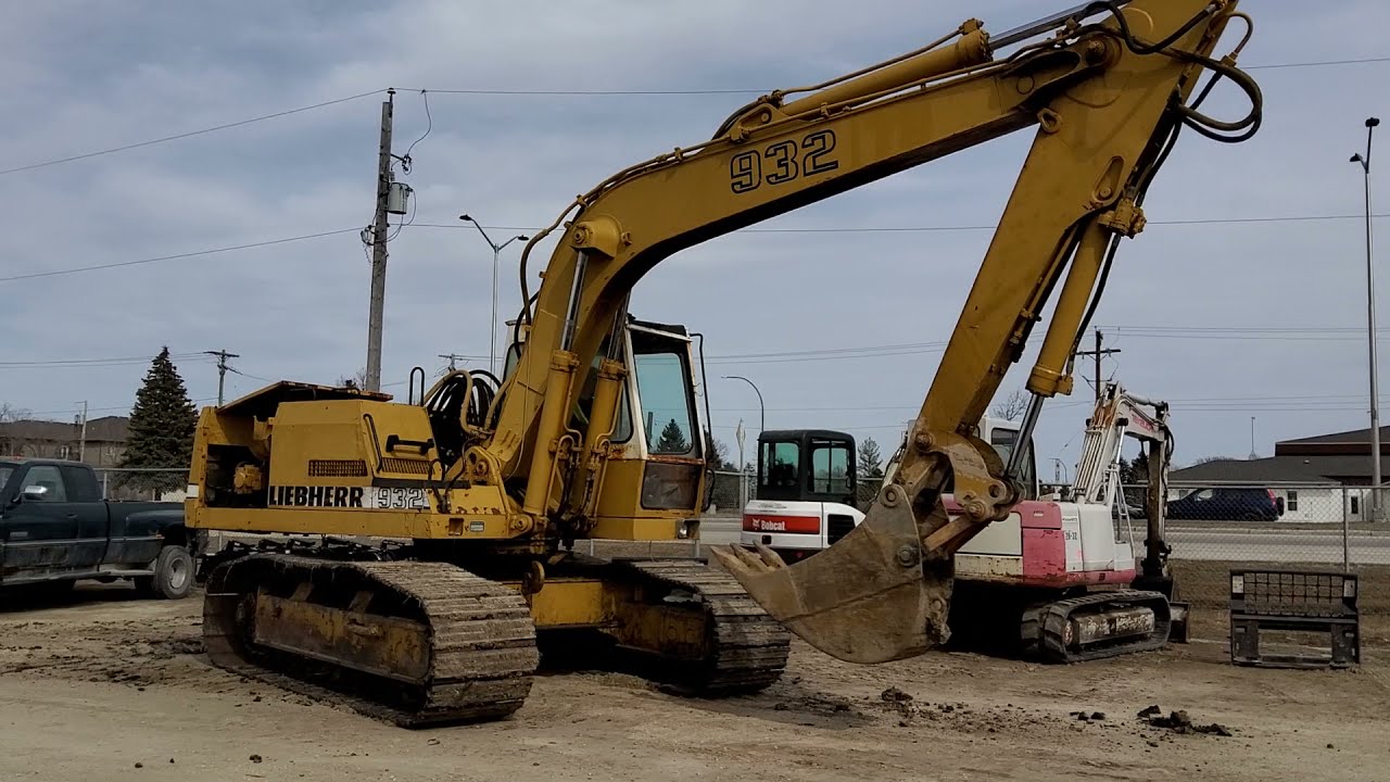 1985 Liebherr 932 Excavator - April 2021 Sale