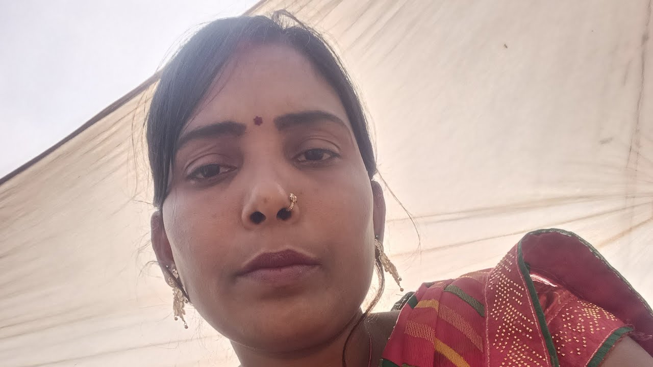 Anshika  is live