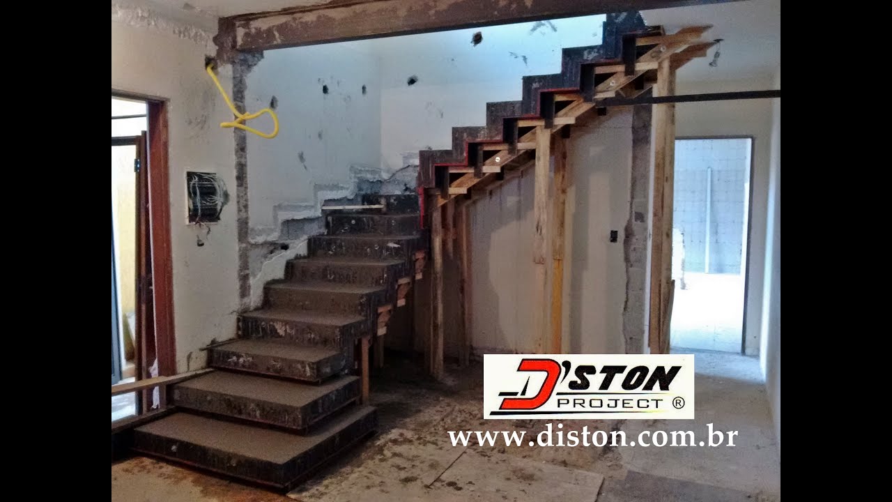 MONTAGEM E CONCRETAGEM DE ESCADA EM CASCATA