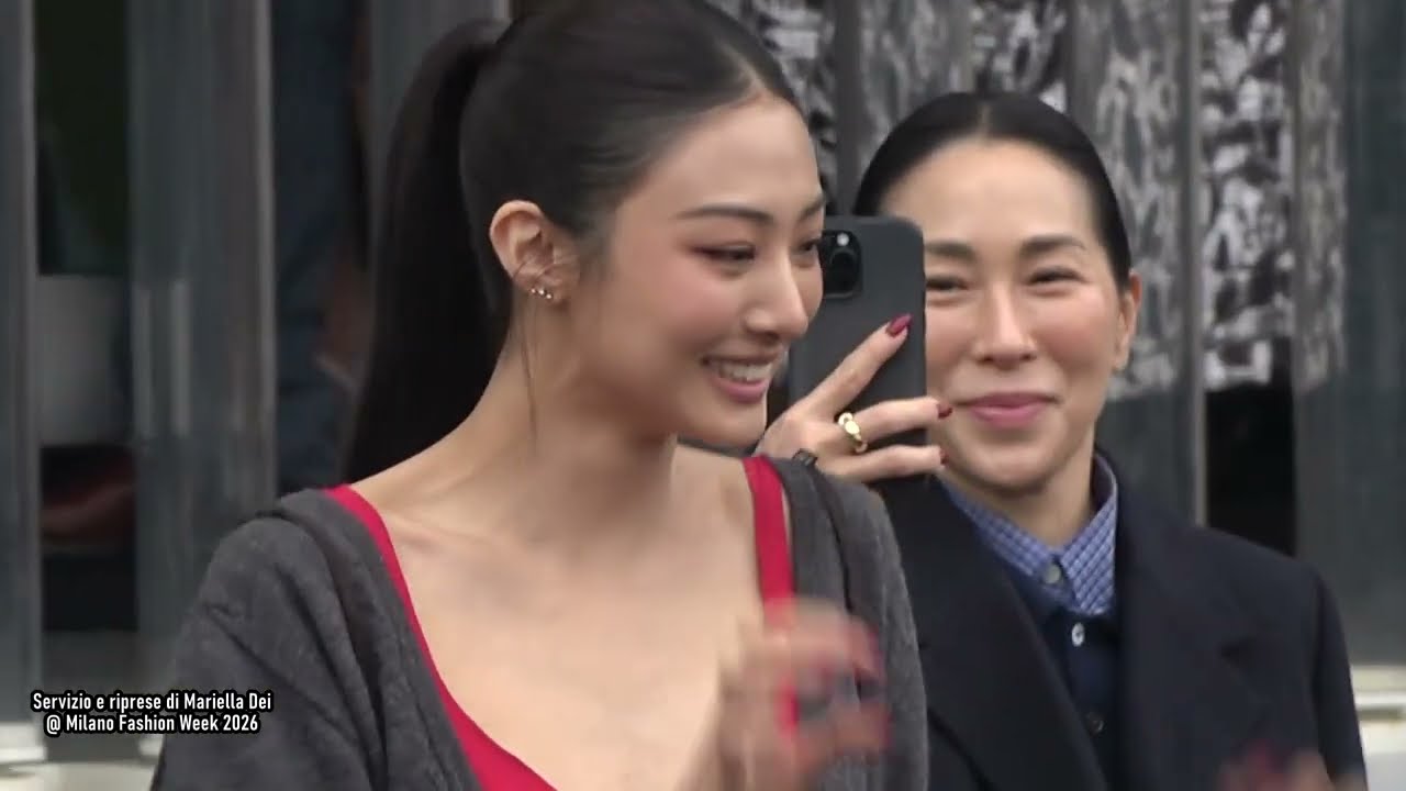 Gawon (MEOVV) @ Milano FW Prada