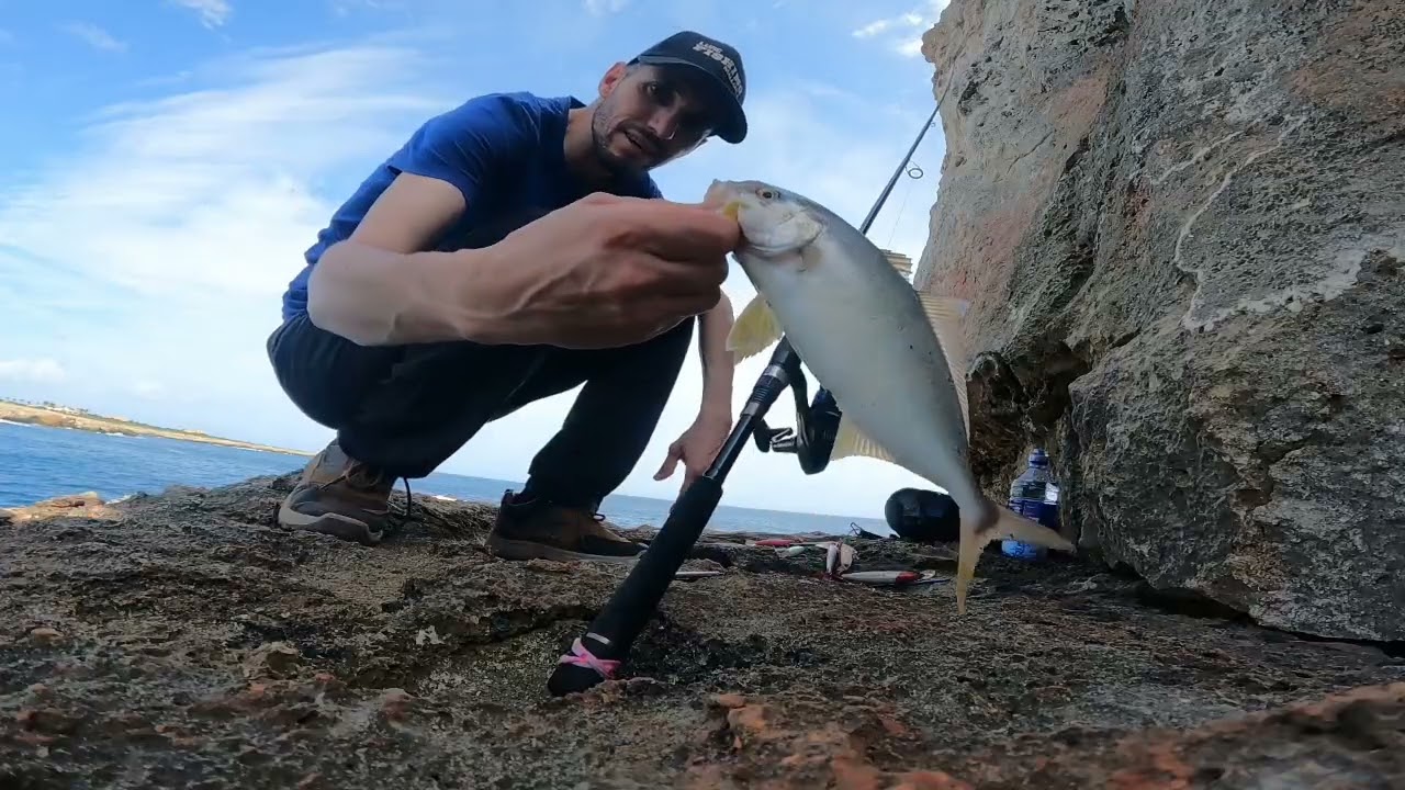 Pesca en verano desde la costa//Empieza la mejor época de pesca 🎣 SERVIOLAS A CADA LANCÉ 🎣