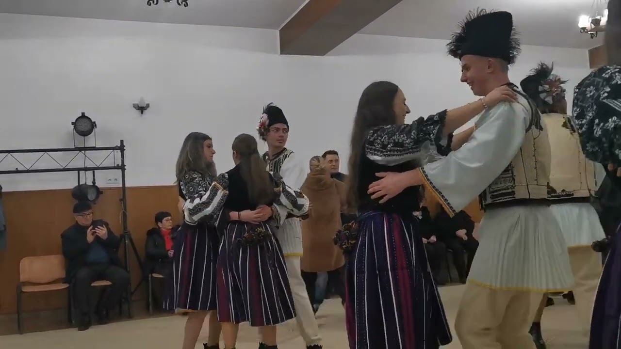 Monitorul de Făgăraș: Cetașii din Rucăr și Star Band, la învârtită