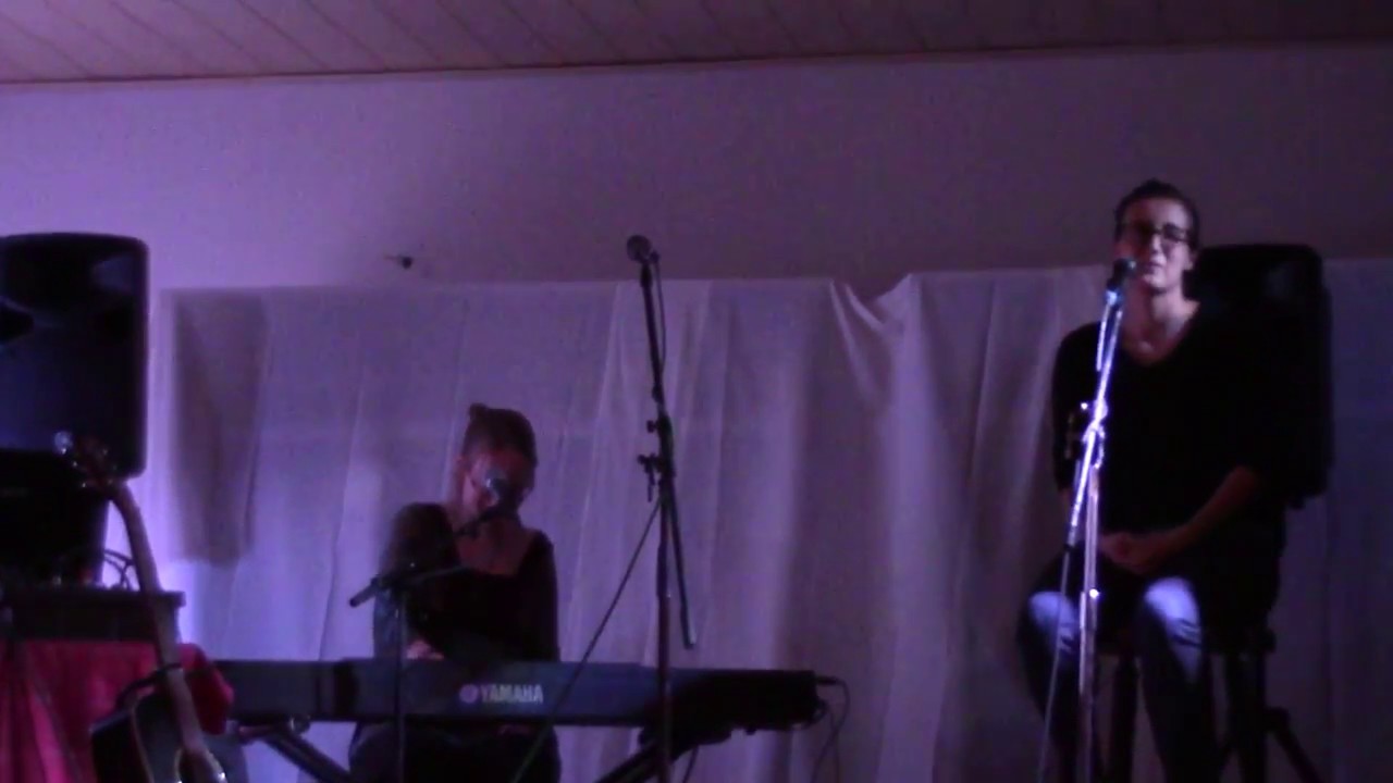 Sounds of Silence - Simon & Garfunkel (Cover by Jessica & Nadin)