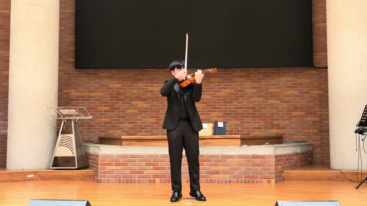 蕭楷 Kai Hsiao - Tchaikovsky violin concerto in D major, Op 35: I. Allegro moderato.
