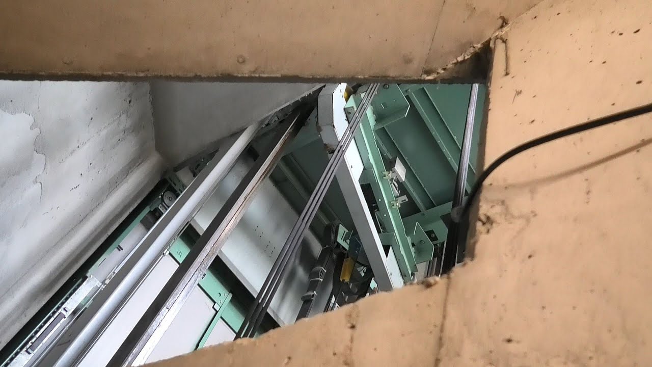 OTIS Aufzug vom Jahr 1992 + Maschienenraum (Offener Schacht) , Top Aufzug mit USA Design