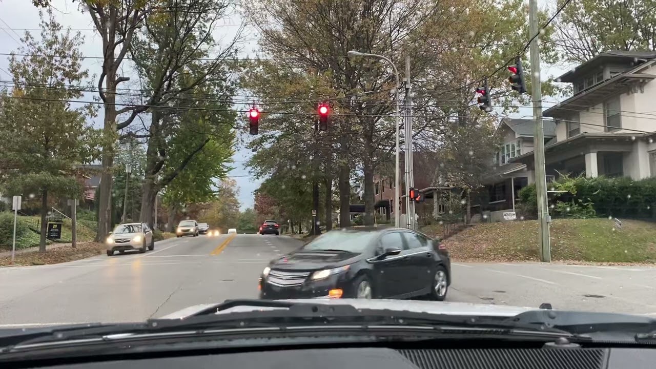 Bardstown Rd. Area. Louisville, Ky. Lots Of Beautiful Old Houses, And Fall Colors.