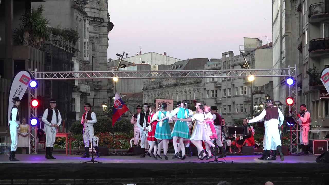 Slovak folk dance: Na jarku