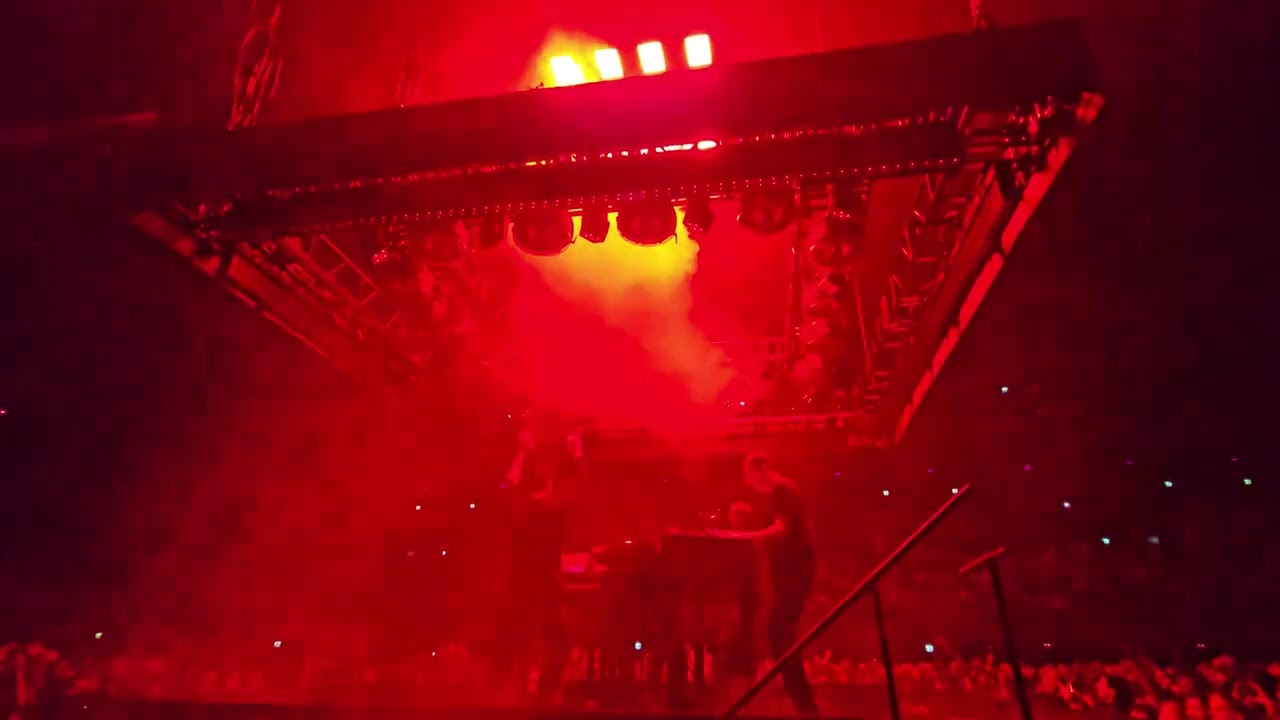 Nine Inch Nails - She's Gone Away (Live @ Amsterdam, Peel It Back Tour 2025)