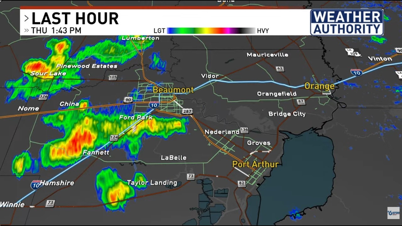 Isolated t-storms moving through SE Texas 8-6-26