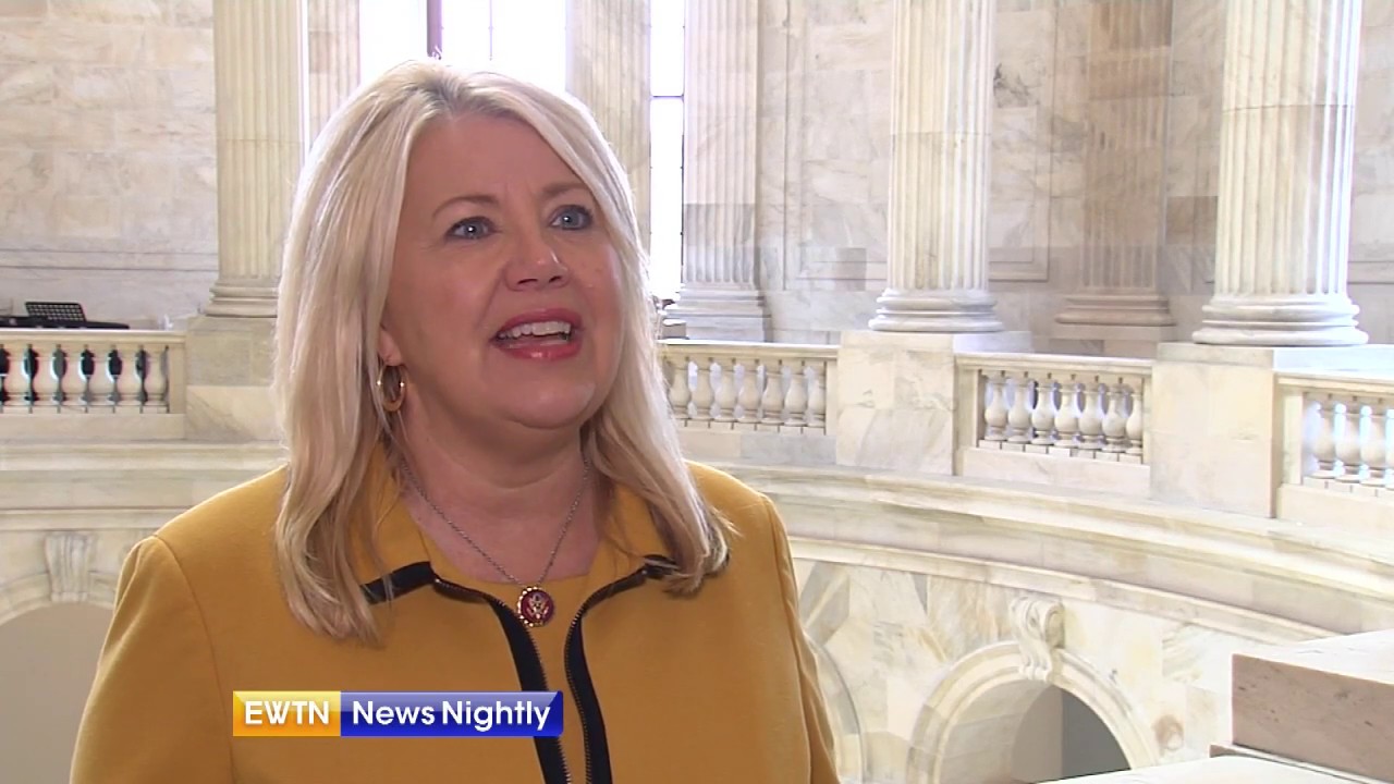 Protesters forcibly remove statues, including one of a Catholic saint | EWTN News Nightly