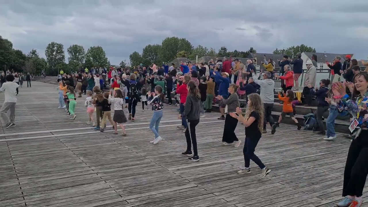 La danse des Jeux olympiques sur le barrage du Couesnon