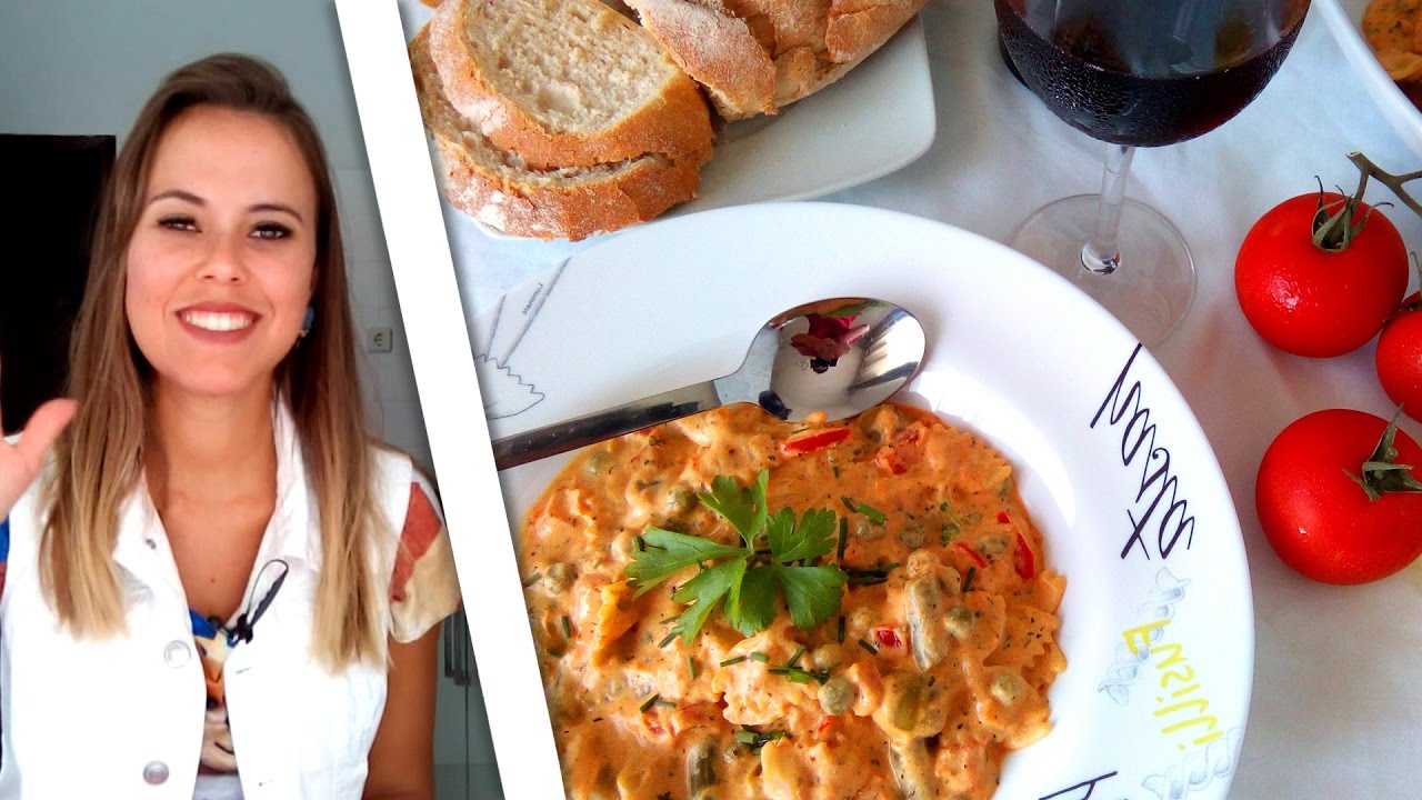 GRAVATINHAS COM LEGUMES AO MOLHO ROS&Eacute; VEGANO