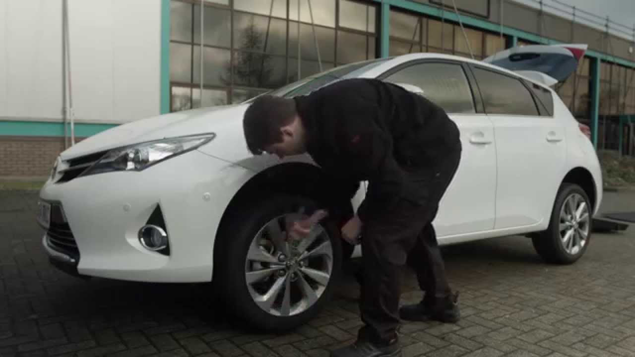 Toyota 'how to' - Change a wheel