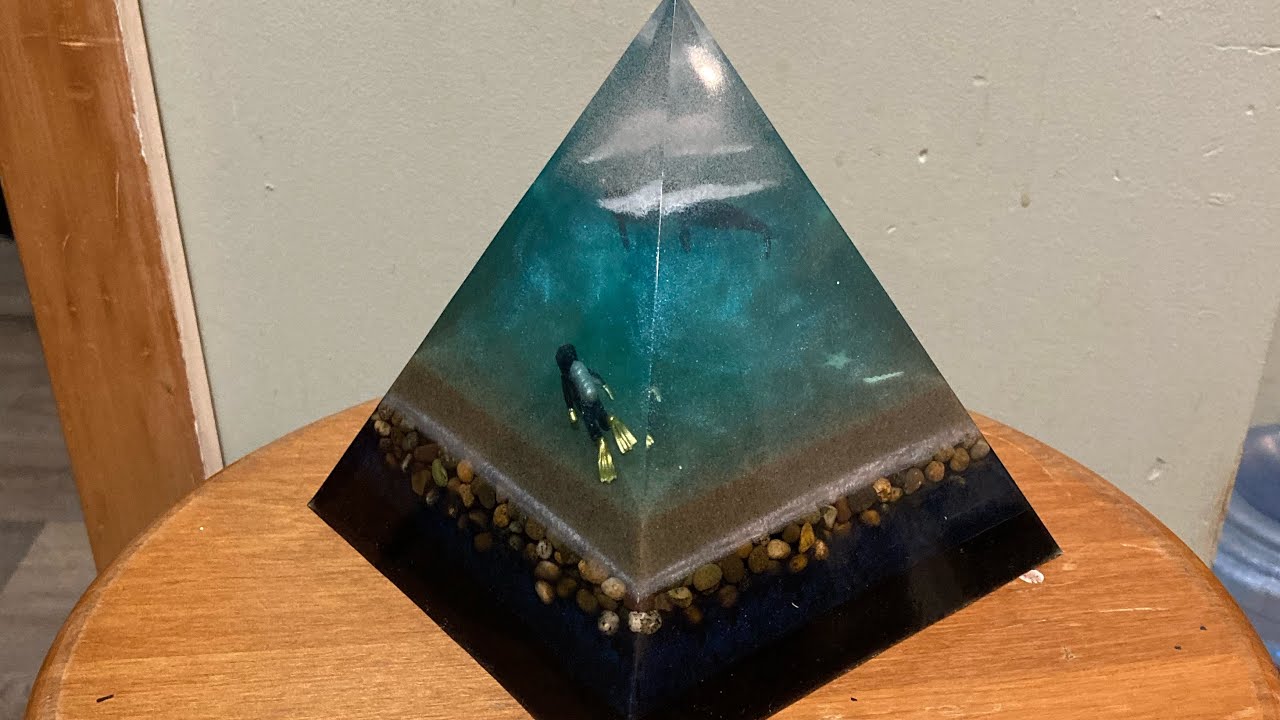 Resin pyramid - under water scene 🌊