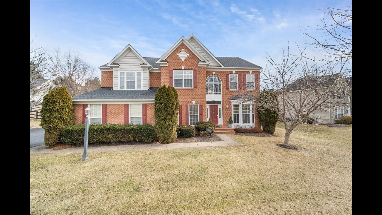 6909 Mill Valley Drive, Warrenton VA | 5BR Brick-Front Home with Finished Basement | Jamisons Farm