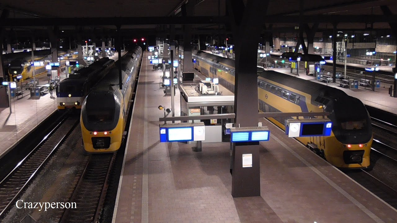 Diverse NS Treinen bij Verlaten Rotterdam Centraal