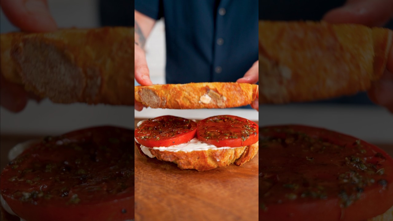 Damağınız Şenlensin: Domatesli & Mayonezli Sandvi&ccedil; 🍅🍞🤩  #yemekcom #sandvi&ccedil;tarifleri #domates