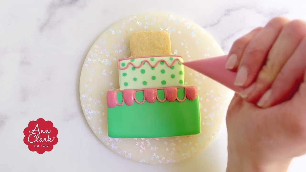 How to Decorate a Birthday Cake Cookie