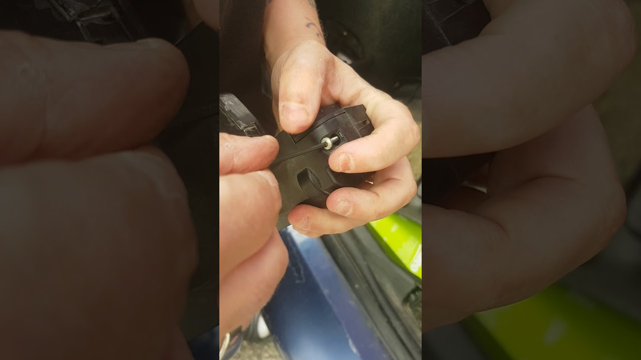 démontage système ouverture de coffre 307